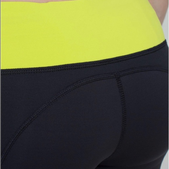 LULULEMON Cut The Crop, Black/Antidote, Size 4 - Picture 5 of 7